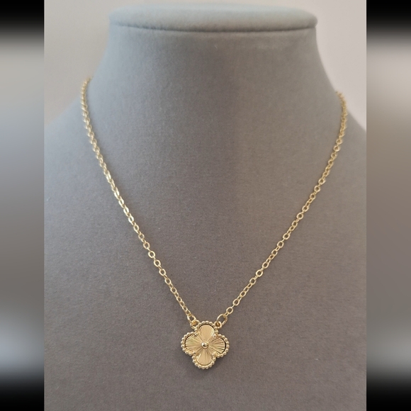 Double sided gold-filled single clover necklace. - Picture 3 of 5